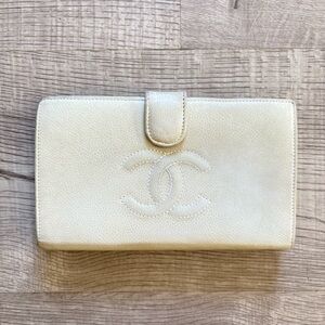 Chanel Vintage Cream Caviar Leather Wallet